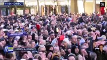 Johnny Hallyday : des dizaines de milliers de fans saluent le cortège sur les Champs-Élysées