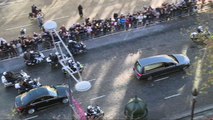 Funérailles de Johnny Hallyday : les motards et le public saluent le cortège