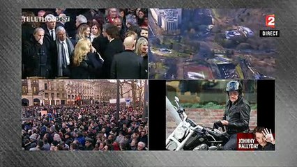 Sylvie Vartan et Nathalie Baye dans les bras l'une de l'autre