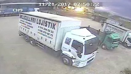 Sobayı yakmak için tiner döken işçinin alevlerin içinde kalma anı güvenlik kamerasına yansıdı - DENİZLİ