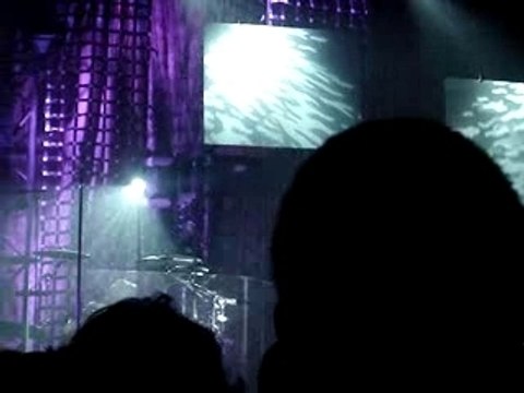 STRONG’ ENOUGH bataclan christophe willem