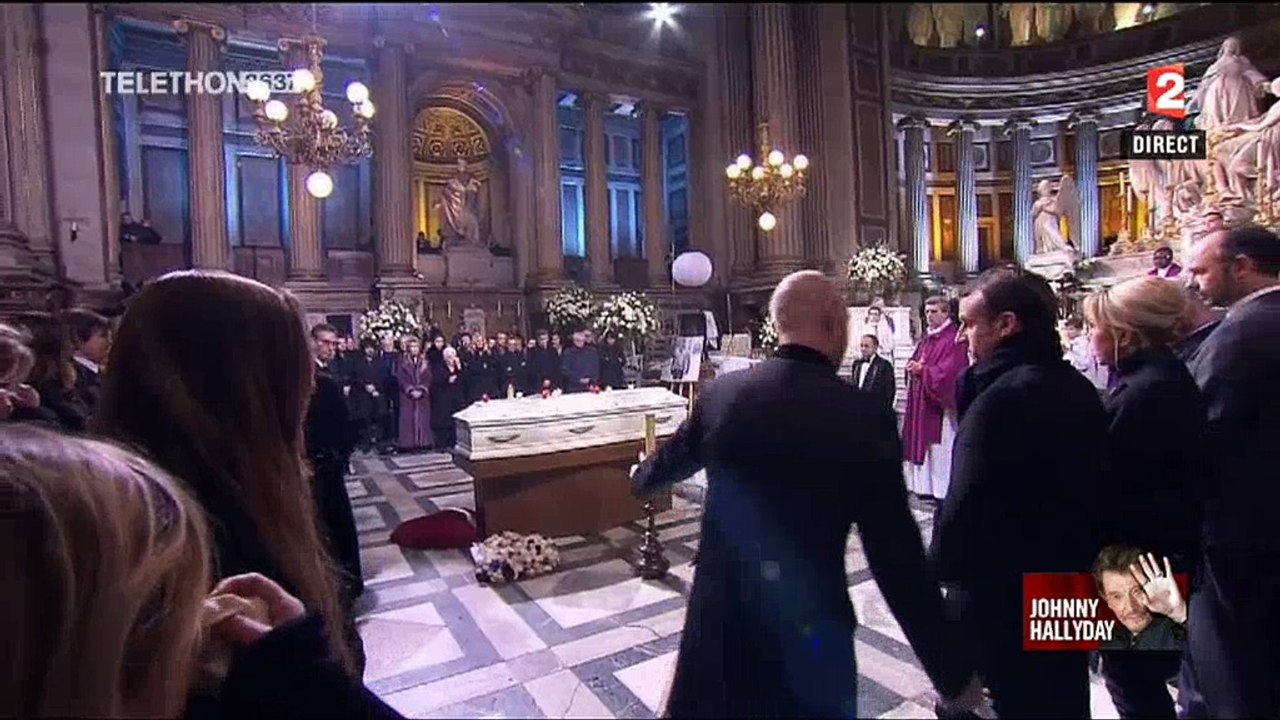 Emmanuel Macron à deux doigts de bénir le cercueil de Johnny Hallyday