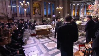 Sarkozy bénit le cercueil de Johnny Hallyday, pas Hollande