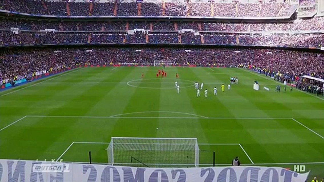 Cristiano Ronaldo Shows Ballon D'Or 2017 to Santiago Bernabeu - YouTube