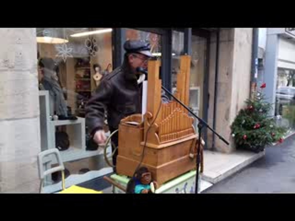 Chanteur de rue, Mâcon