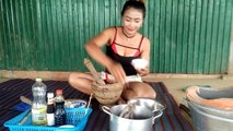 Cambodia girls cooking - Beautiful girl Reheat chicken meat  fish sauce  spices with spices