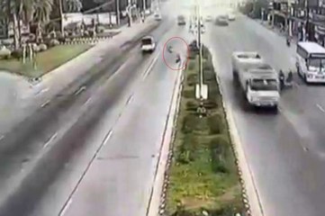 Tırdan Fırlayan Tekerlek Can Aldı. O Anlar Kamerada