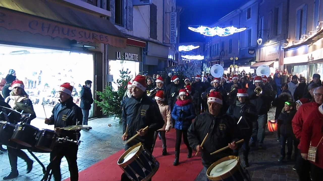 Pierrelatte : la foule au rendez-vous de la balade aux lampions