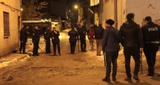 Erzurum'daki Mahalle Kavgasında Taş ve Sopalar Havalarda Uçuştu! Polis Havaya Ateş Açtı