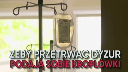 Tak pracują polscy lekarze. Podają sobie kroplówki!