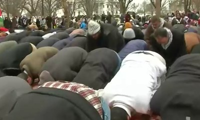 Ratusan Umat Muslim AS Sampaikan Protes Terhadap Sikap Trump