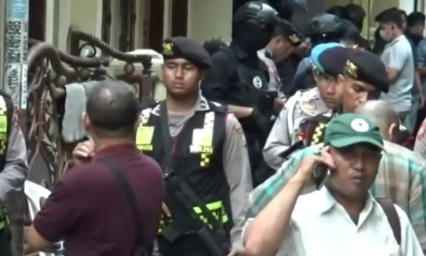 Tim Densus 88 Geledah Rumah Terduga Teroris