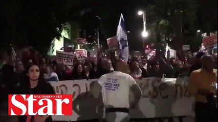 On binlerce İsrailli, Netanyahu'yu protesto etti