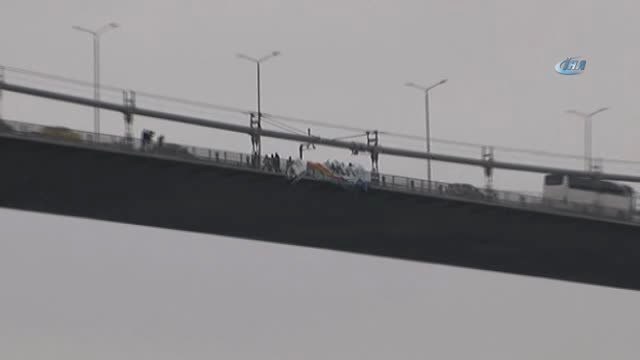 15 Temmuz Şehitler Köprüsü'ne Kudus İslam'ındır Yazılı Dev Pankart Asıldı