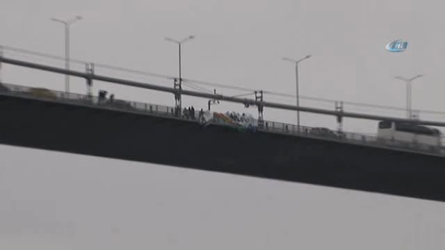 Köprüye Kudus İslam'ındır Yazılı Dev Pankart