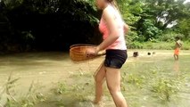 Amazing girl fishing at Cambodia - Beautiful girl Fishing at Cambodia