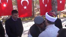 Diyanet İşleri Başkanı Erbaş, Halisdemir'in Kabrini Ziyaret Etti