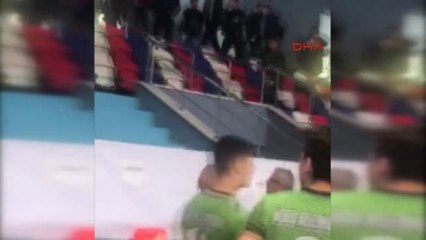 Zonguldak Futsal Turnuvasında Taraftarlar Oyunculara Saldırdı
