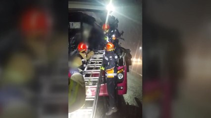 제설차량·고속버스 충돌...1명 숨져 / YTN