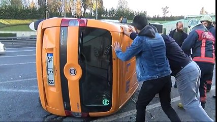 Ticari Taksi Bir Araca Çarparak Yan Yattı: 1 Yaralı