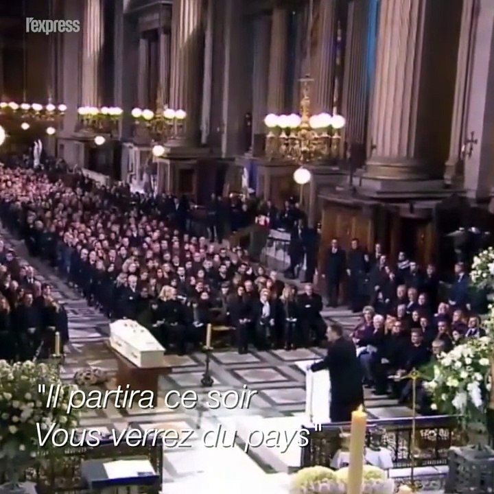 Jean Réno, ému, lit un poème pour son ami Johnny Hallyday