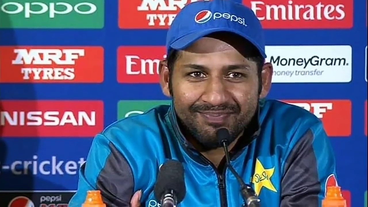 kamran akmal playing the 6th match and make 5 fifties and 1 hundred - YouTube