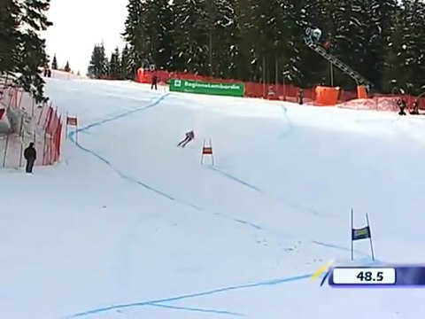 Prendre le drapeau de slalom à ski entre les jambes... Douleur..