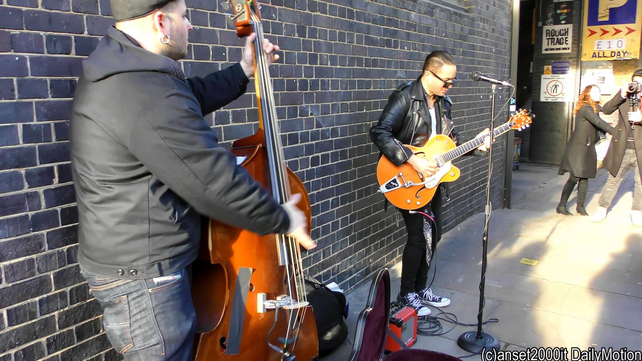 Street Music of London. Great Show of Contrabass and Guitar in Brick Lane
