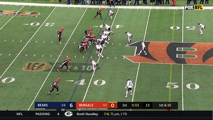 Giovani Bernard finds the edge and picks up 21 yards