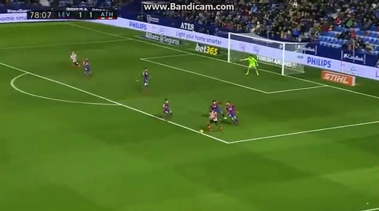 (Own goal) Postigo