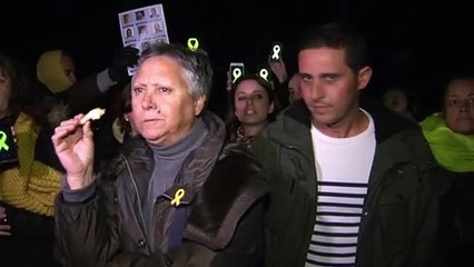 Ciutadans ensenyen llaços grocs a Andrea Levy, del PP