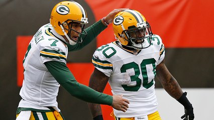 Jamaal Williams takes it outside for 1-yard TD run