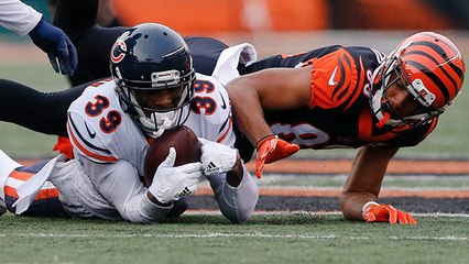 Right place, right time: Eddie Jackson picks off deflected pass