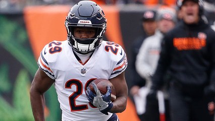 Tarik Cohen gets direct snap, blows past defenders for 29 yards