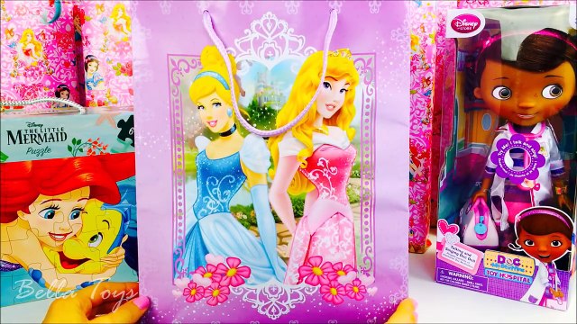 GIFTS OPENING! DISNEY STORE SURPRISE TOYS UNWRAPPING DOC MCSTUFFINS FROZEN DUMBO MINNIE -fZSb2uwg3KI