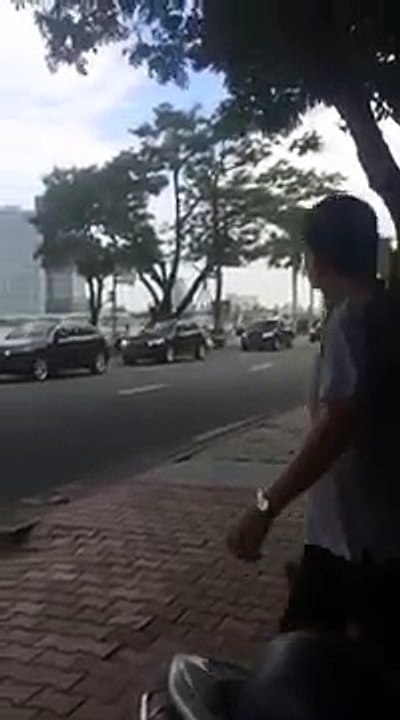 Nữ Ninja bất ngờ xuất hiện, tạt ngang dàn xe phục vụ Hội Nghị APEC tại Đà Nẵng