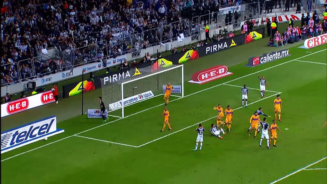 Final maçında haksız penaltı! Kaçırdı, dışarı attı!