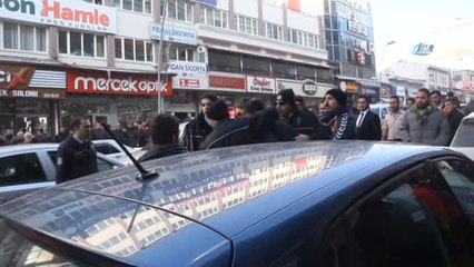 İki Grup Arasında Çıkan Kavga Trafiği Kitledi
