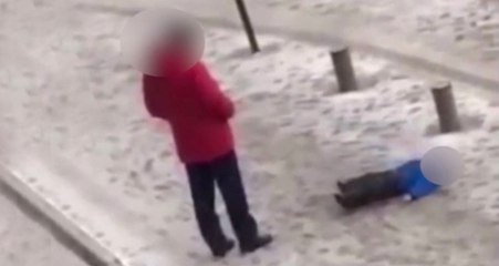 Zalim Baba Yerden Kalkamayan Çocuğuna Tekme Attı, Bütün Ülke Ayağa Kalktı