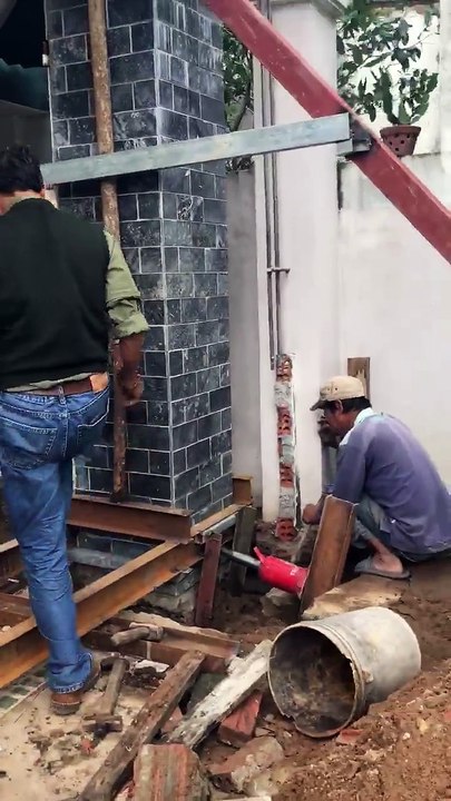 Bác Nông Dân Sáng Tạo Di Chuyển Cổng Nhà