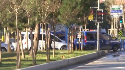 Bakırköy'de Başına Demir Düşen Belediye İşçisi Öldü