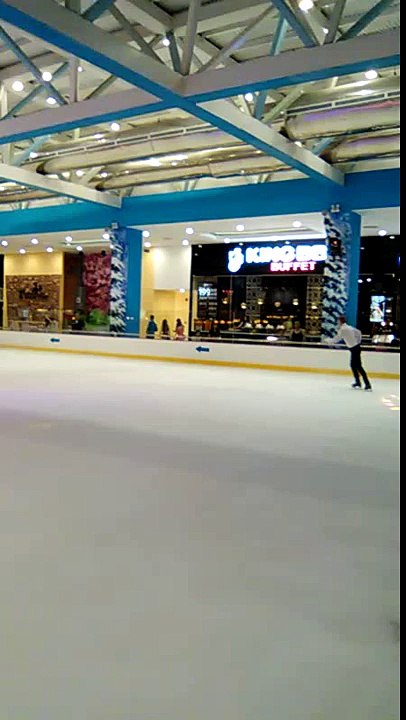 Màn biểu diễn trượt băng nghệ thuật tại sân băng Wincom