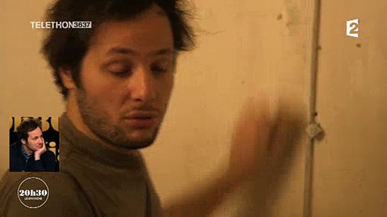 Vianney, ému en découvrant des images où il vient en aide aux sans-abris sur France 2 - Regardez