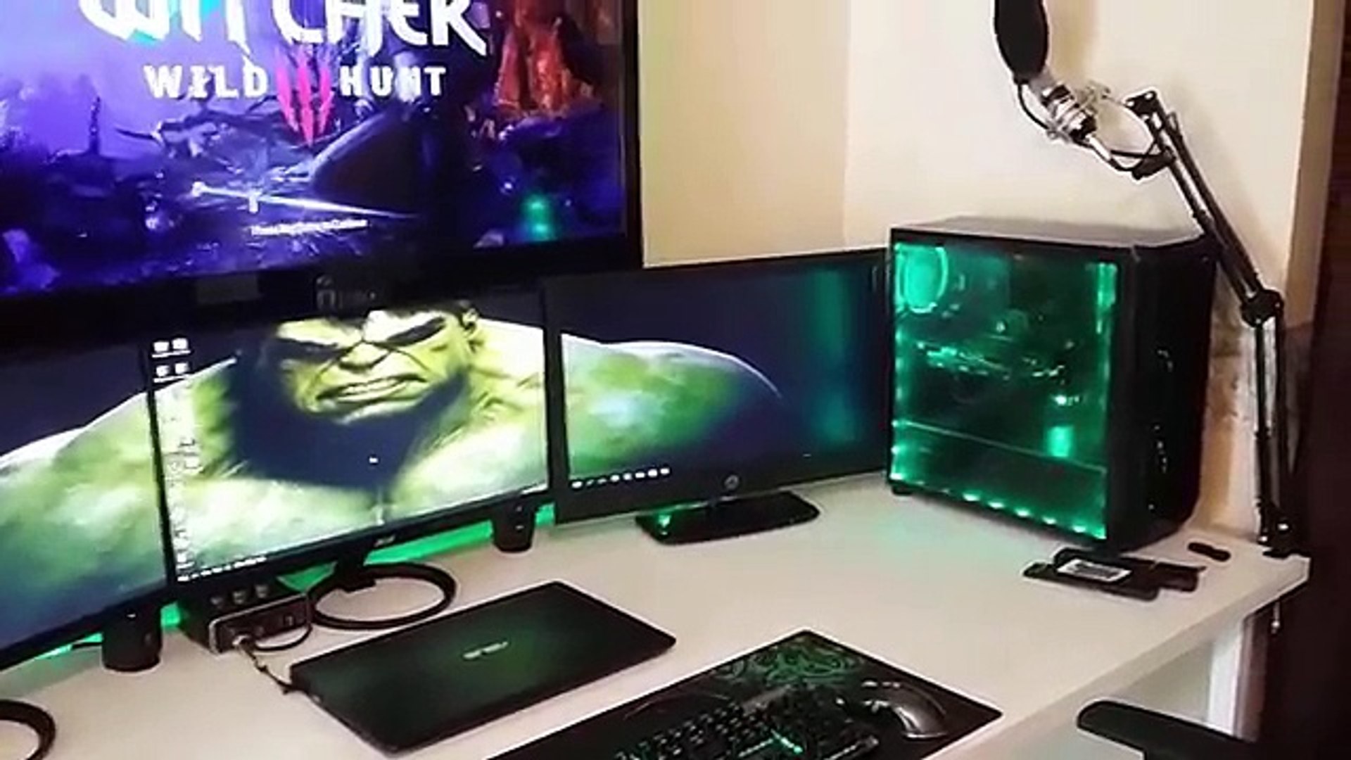 Running my triple monitor Gaming Setup off of solar power - video  Dailymotion