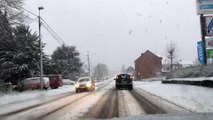 La neige continue de tomber sur la Belgique