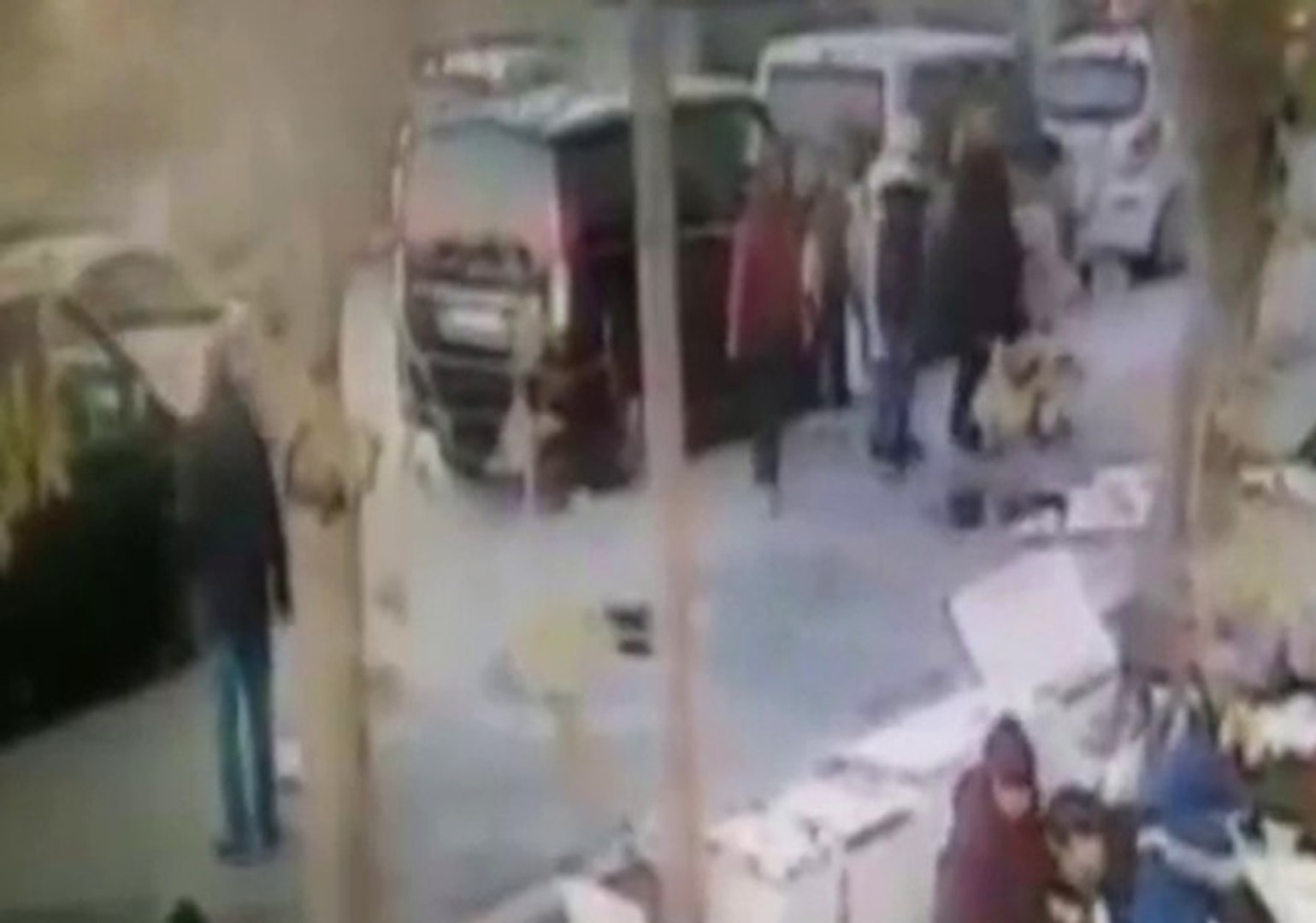 Adres Sorma Bahanesiyle Yaklaştılar...