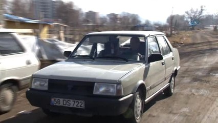 25 Yıllık Otomobiline Gözü Gibi Bakıyor.