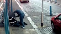 Un homme agresse violemment un agent de police qui lui met une contravention de stationnement