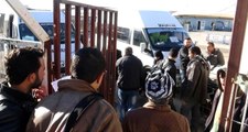 İç Savaştan Kaçarak Türkiye'ye Sığınan Suriyeliler, Kalıcı Olarak Ülkelerine Dönüyor