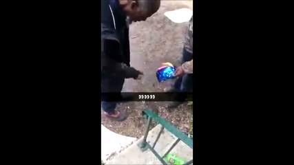 La technique étrange pour allumer une cigarette avec son pouce